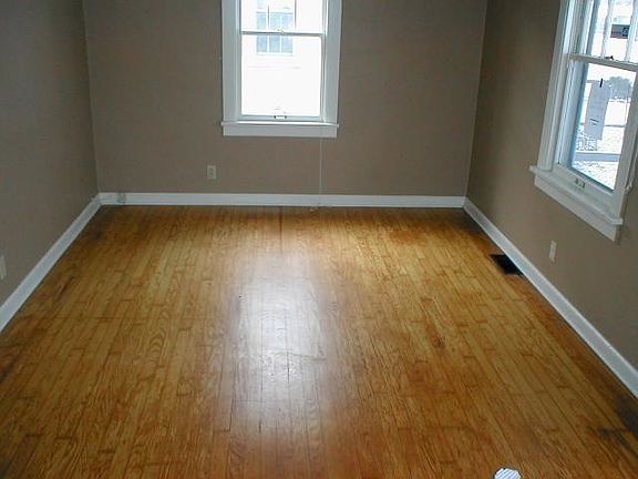 2nd image of 921 N Harbison Ave