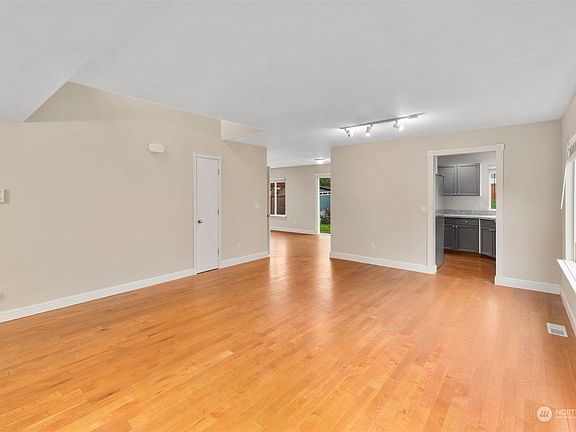 5th image of 8110 203rd Street Ct E
