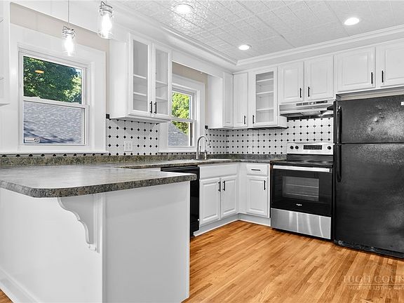 5th image of 485 Green Street