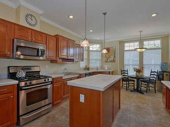 5th image of 279 Chateau La Salle Dr #279