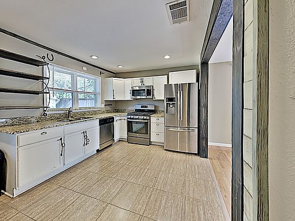 4th image of 2828 Ryan Place Dr