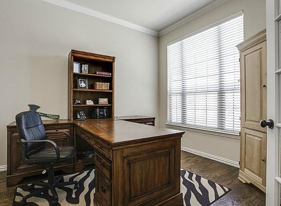 3rd image of 2219 Hyer Dr