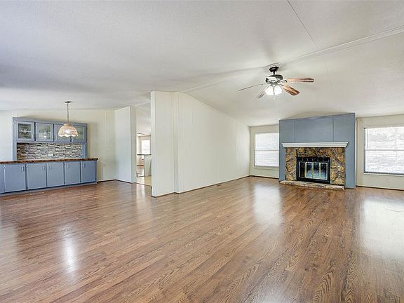 4th image of 30014 Ventnor Avenue