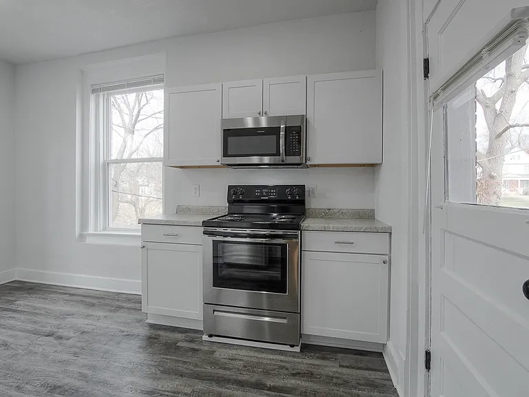 3226 E 11th St #B — Photo 7
