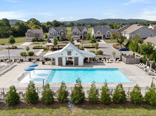 6449 Desmond Ave, Murfreesboro, TN 37128