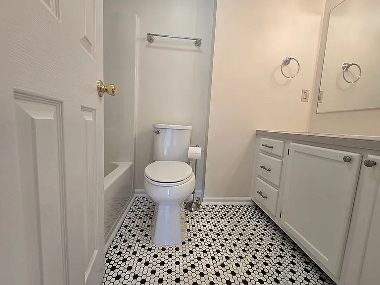 110 Westbrook Ct — Photo 12
