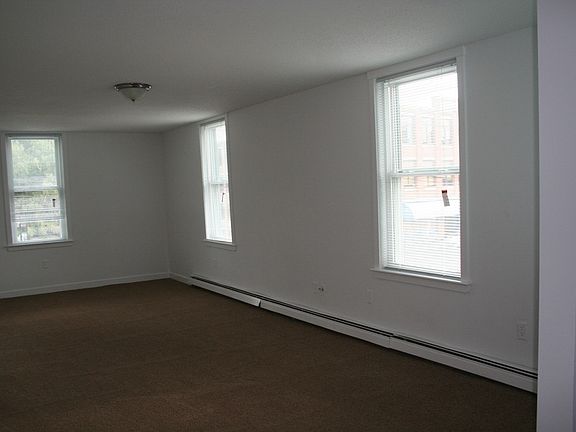 4th image of 1 Titcomb St APT 3