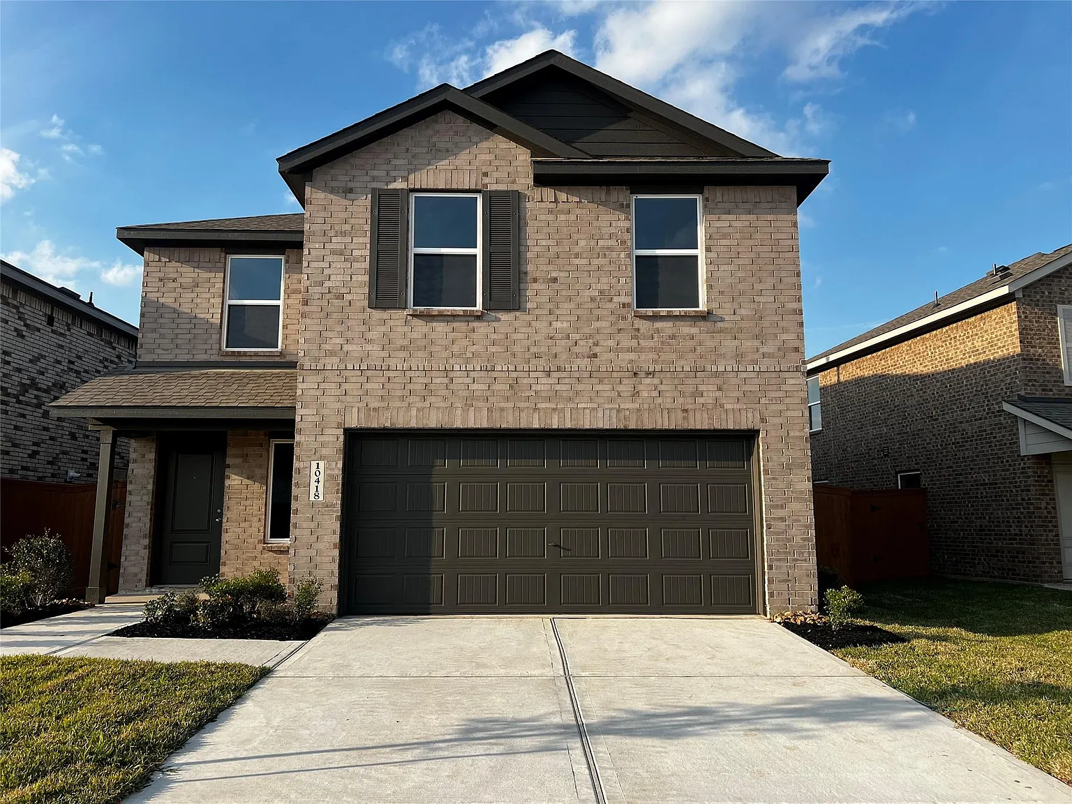 4 bed, 2.5 bath, 2279 sqft, $2,100 — Photo 1