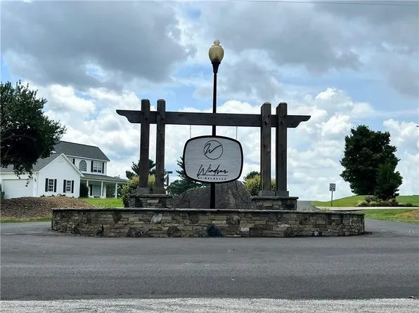 1817 Hastehill Dr, Walhalla, SC 29691