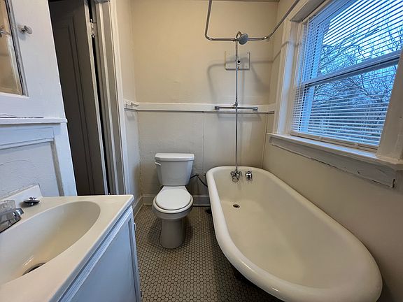 5th image of 3727 Southwest Trfy APT 11