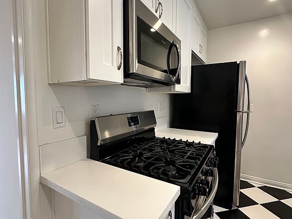 5th image of 5828 Condon Ave Unit 3
