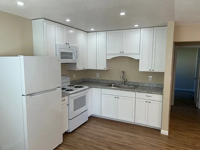 2 bed, 975 sqft, $1,900 — Photo 1