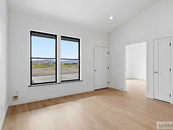 5th image of 101 Everly St