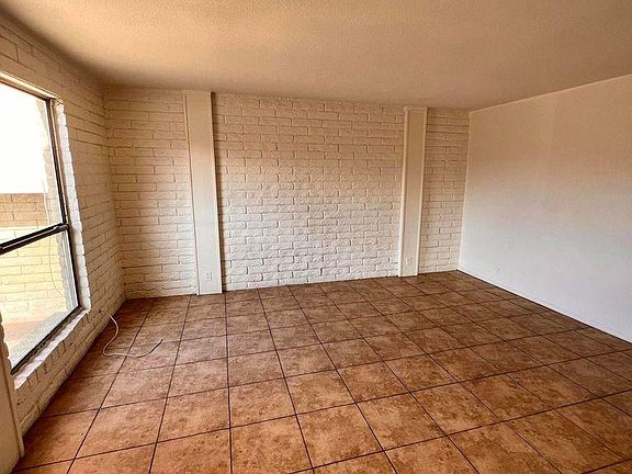 3rd image of 2333 W Glenrosa Ave Suite 125