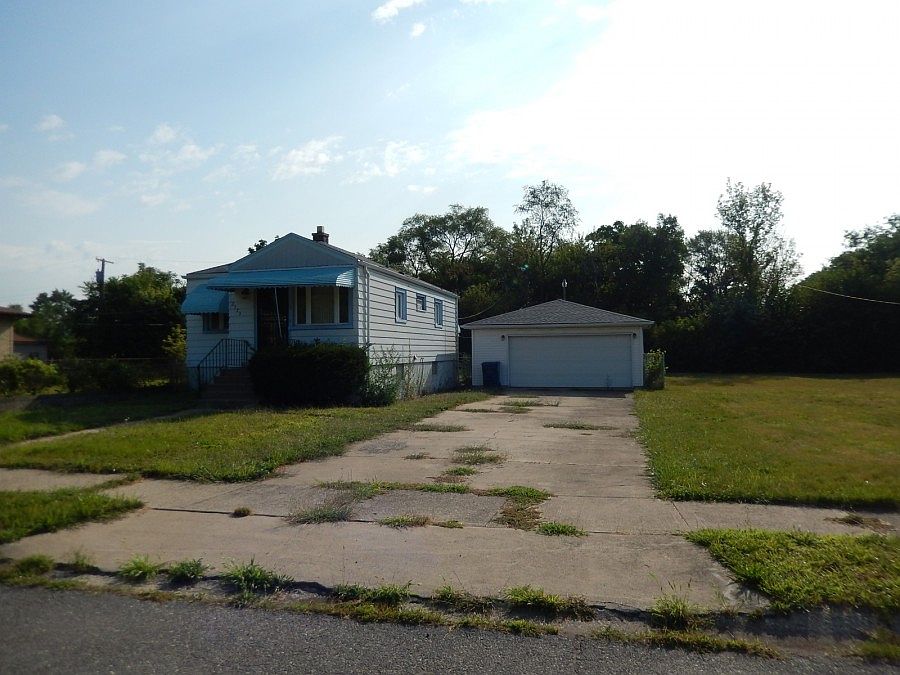 2nd image of 2573 Delaware St