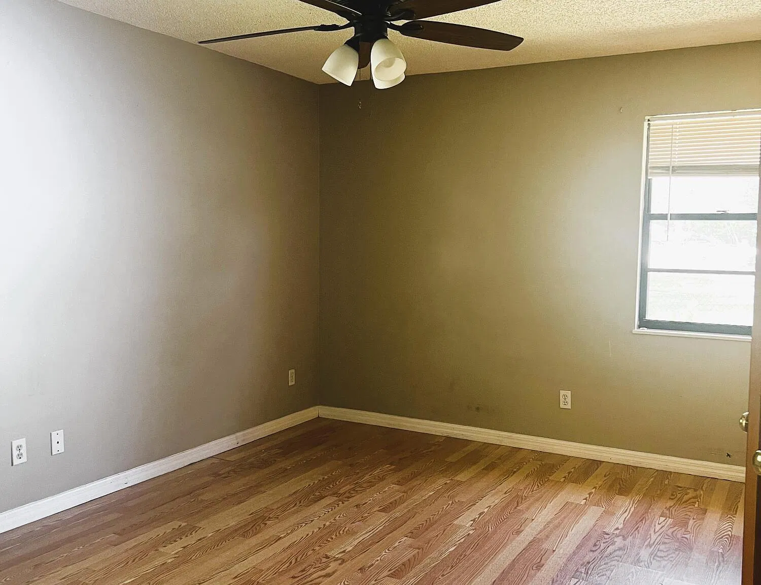 3 bed, 2.5 bath, 1422 sqft, $2,300 — Photo 3