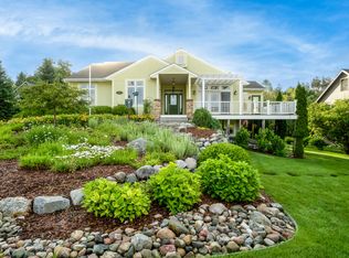 7867 Keewenaw Dr, Thompsonville, MI 49683