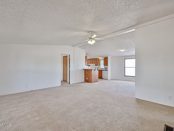 4th image of 811 S 350th Avenue