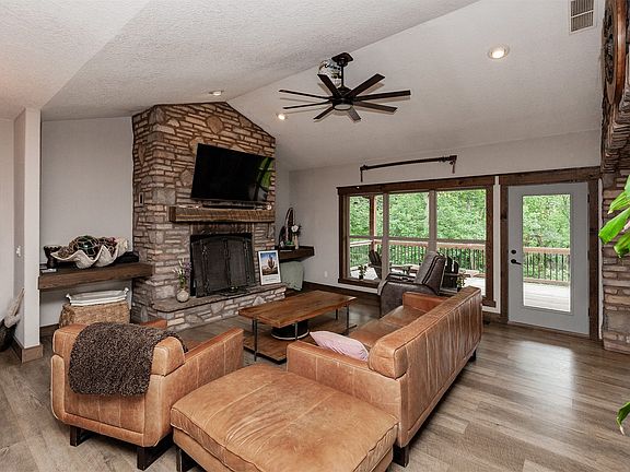 3rd image of 1012 Terrace Ct
