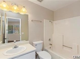 955 W Devonshire Ave #C, Hemet, CA 92543