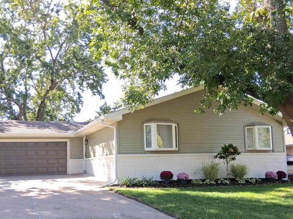 6031 Skylark Ln, Lincoln, NE 68516
