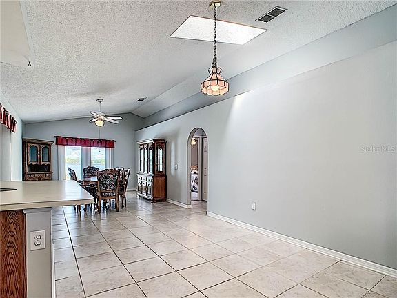 5th image of 2761 Thornberry Ct