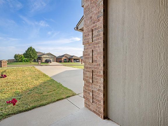 4th image of 401 Tecumseh Meadows Ct