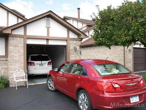 2nd image of 923 Country Club Dr