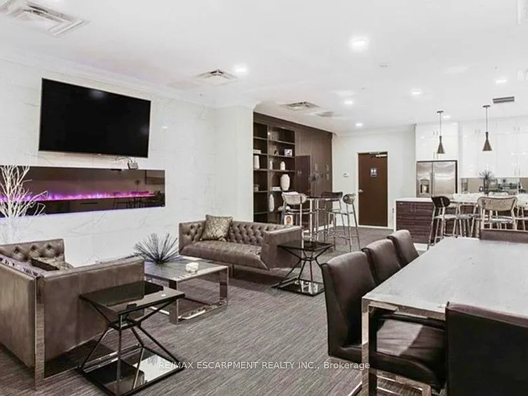112 King St E #903 — Photo 7