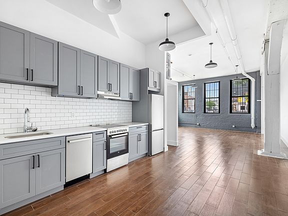 4th image of 239 Banker St APT 1M