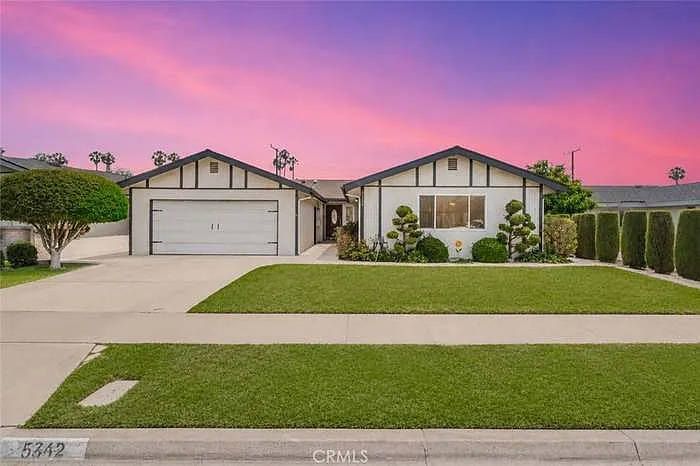 3 bed, 2.5 bath, 1779 sqft, $4,500 — Photo 1