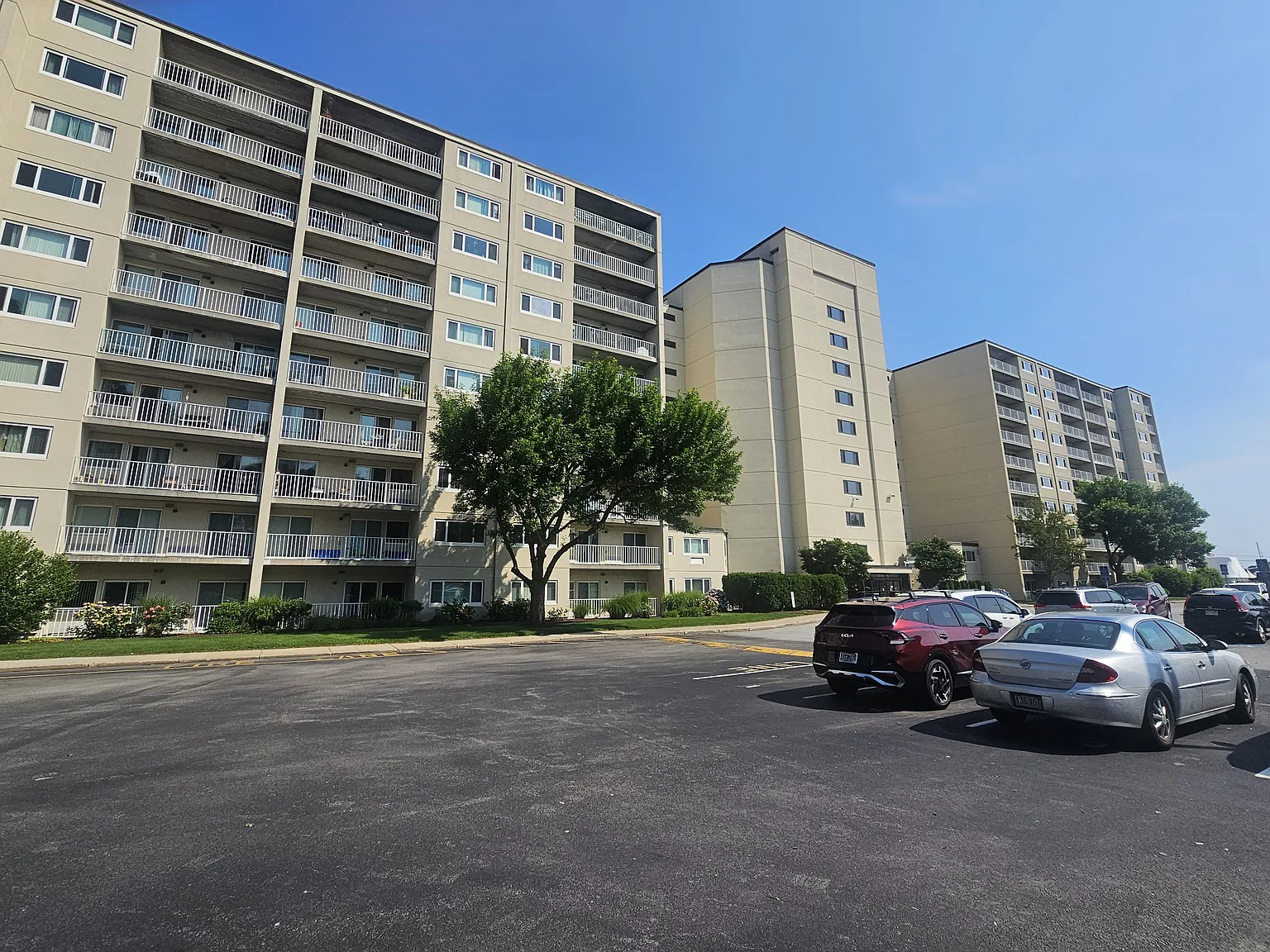 1 bed, 776 sqft, $2,300 — Photo 2
