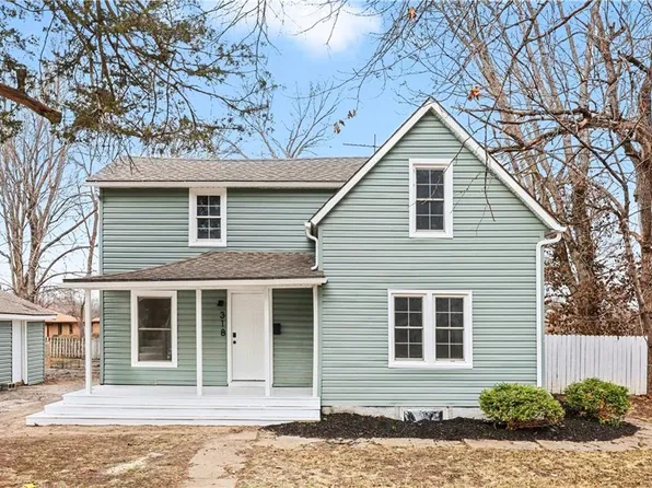 318 E Nichols St, Spring Hill, KS 66083