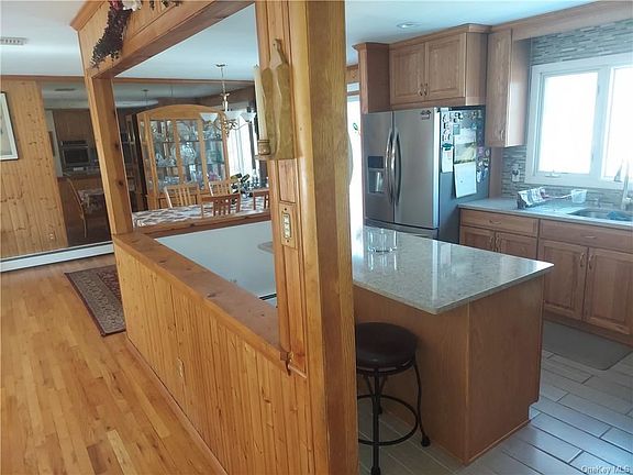 5th image of 61 Thornhill Dr