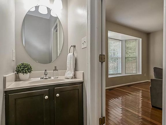 Powder Room 1/2 Bath