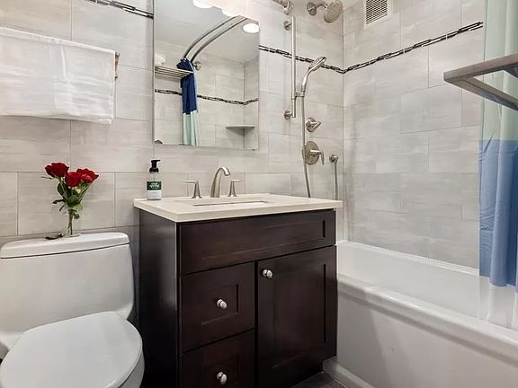 5th image of 245 E 87th St APT 5G