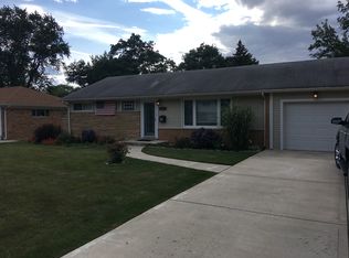 910 S Elmhurst Rd, Mount Prospect, IL 60056