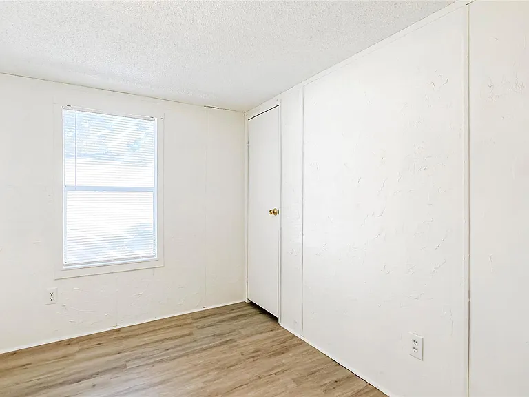 1202 US Highway 190 E #17 — Photo 29