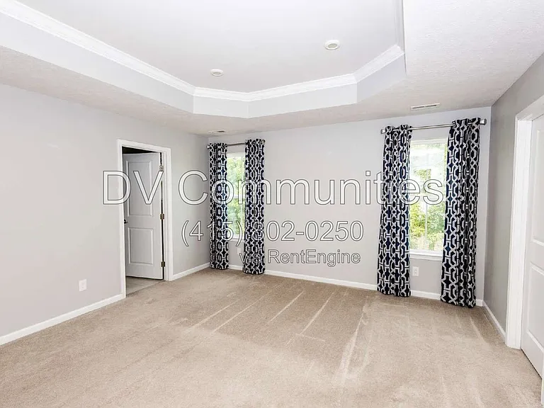7226 Hillsview Dr — Photo 3