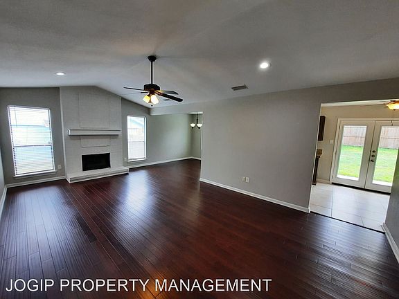 5th image of 1212 Oak Park Dr
