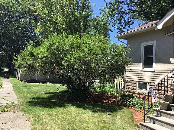 3rd image of 1618 Lake Ave