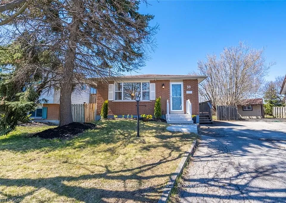 59 Edwina Ct #LOWER