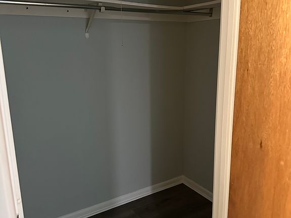 wallk-In Closet