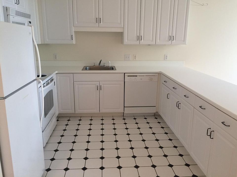 1st image of 8 Lincoln St APT 105