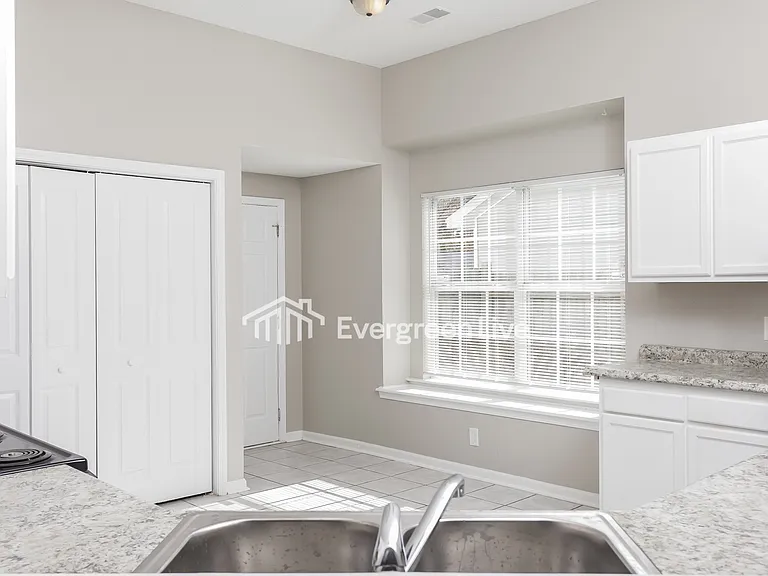 240 Turning Leaf Dr — Photo 8