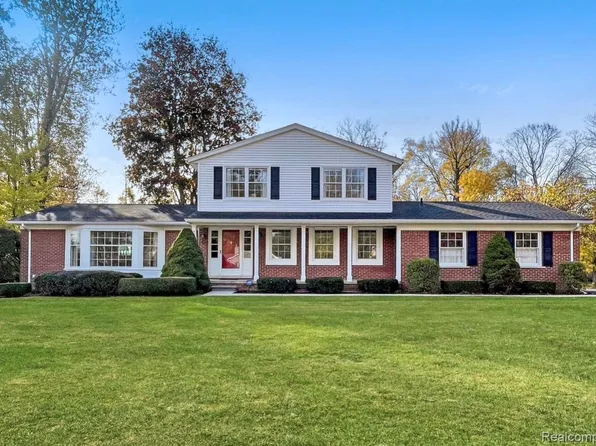 334 Beechview Dr S, Rochester, MI 48306