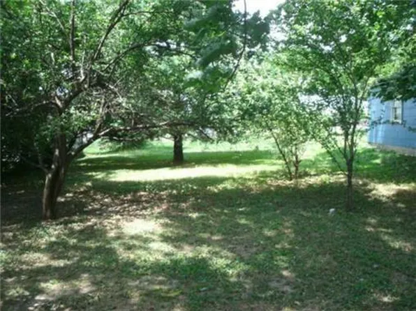 11105 E 24th St, Independence, MO 64052