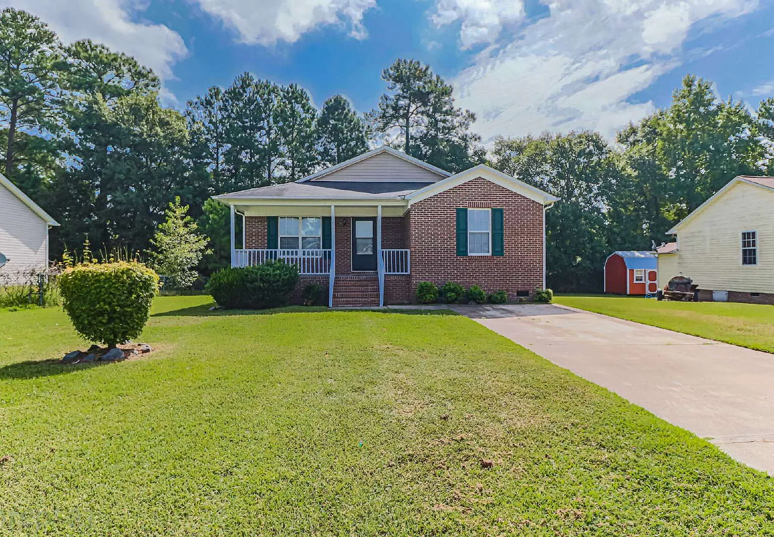 3 bed, 2.0 bath, 1227 sqft, $1,350 — Photo 2