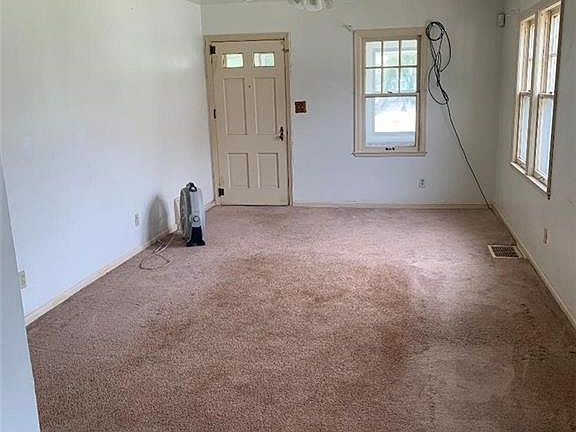 5th image of 2315 S Maywood Ave