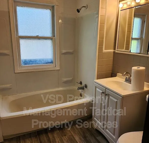 860 Clarence Rd — Photo 5